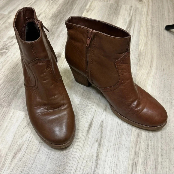 Women’s Crown Vintage Leather Western Short Boot / Warm Brown Leather / Size 8.5 - Picture 9 of 16